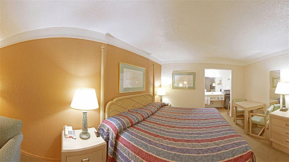 Economy Inn & Suites เดนตัน ภายนอก รูปภาพ
