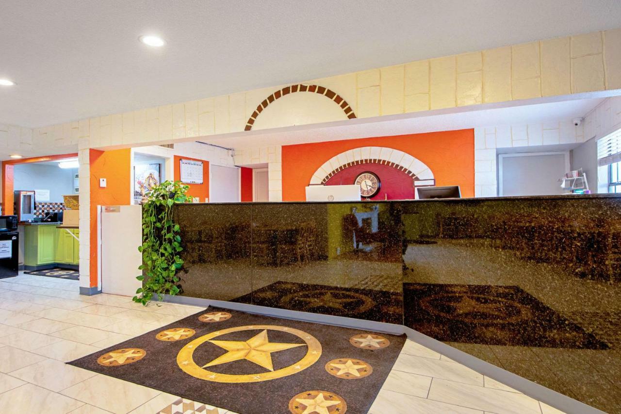 Economy Inn & Suites เดนตัน ภายนอก รูปภาพ