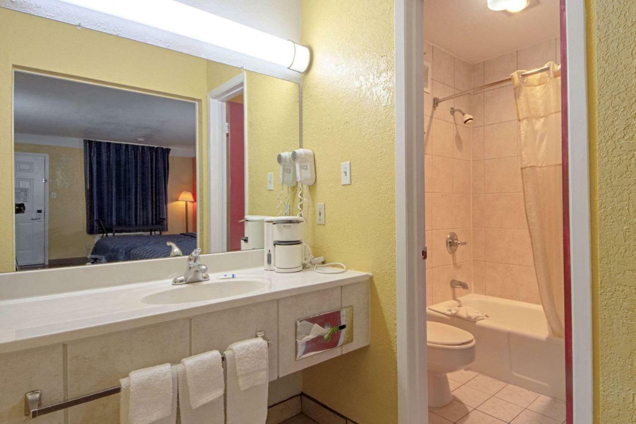 Economy Inn & Suites เดนตัน ภายนอก รูปภาพ