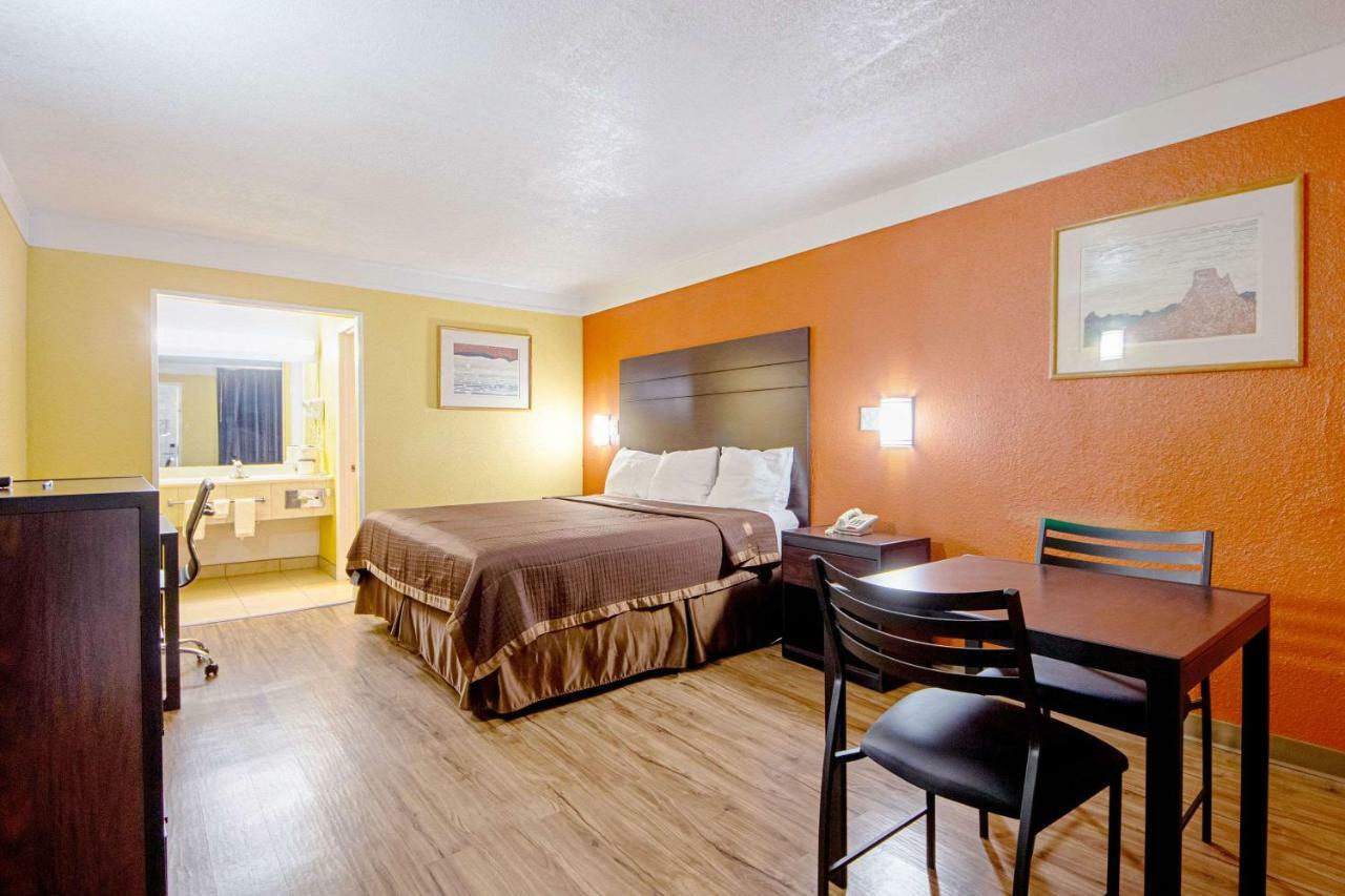 Economy Inn & Suites เดนตัน ภายนอก รูปภาพ