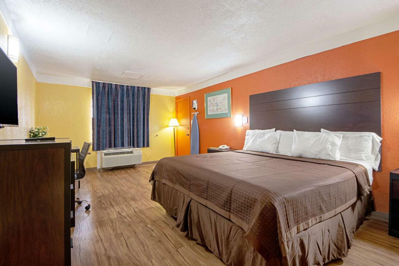 Economy Inn & Suites เดนตัน ภายนอก รูปภาพ